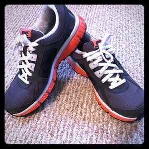 Women’s NIKE sneakers!